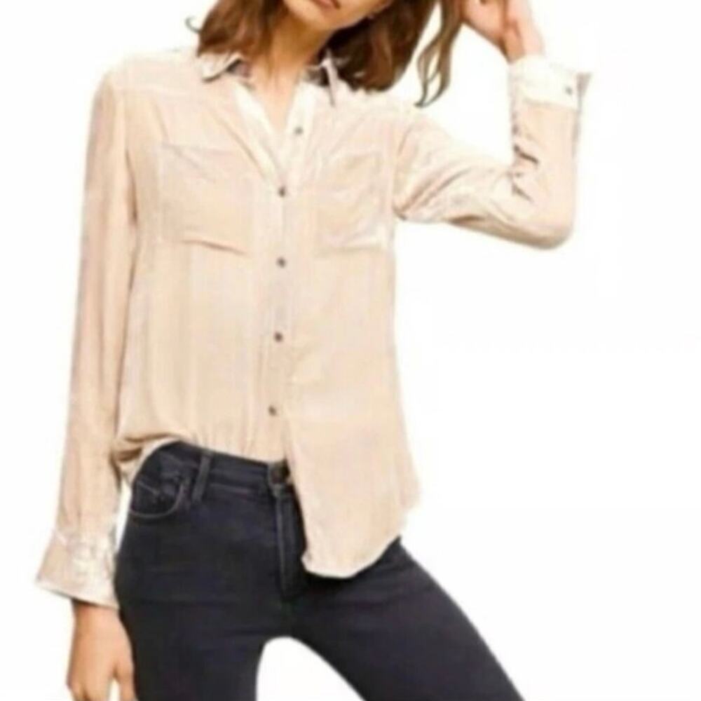 Holding Horses Velvet Button
Up Shirt Sz XS Beige Silk Blend Long Sleeve Blouse
